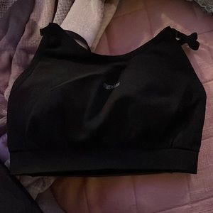 Black gym shark bra
